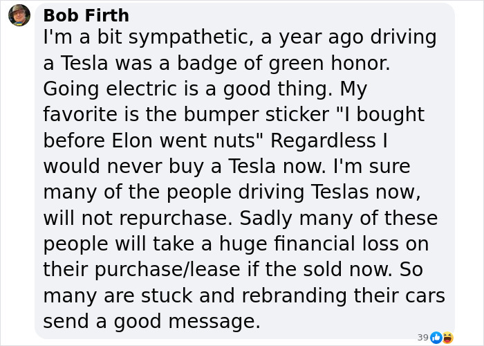 Comment discussing Tesla owners changing logos to avoid vandalism amid controversy.