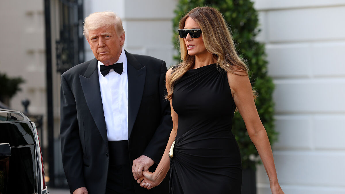 Donald and Melania Trump dressed formally arriving at Les Misu00e9rables opening night amid audience reactions