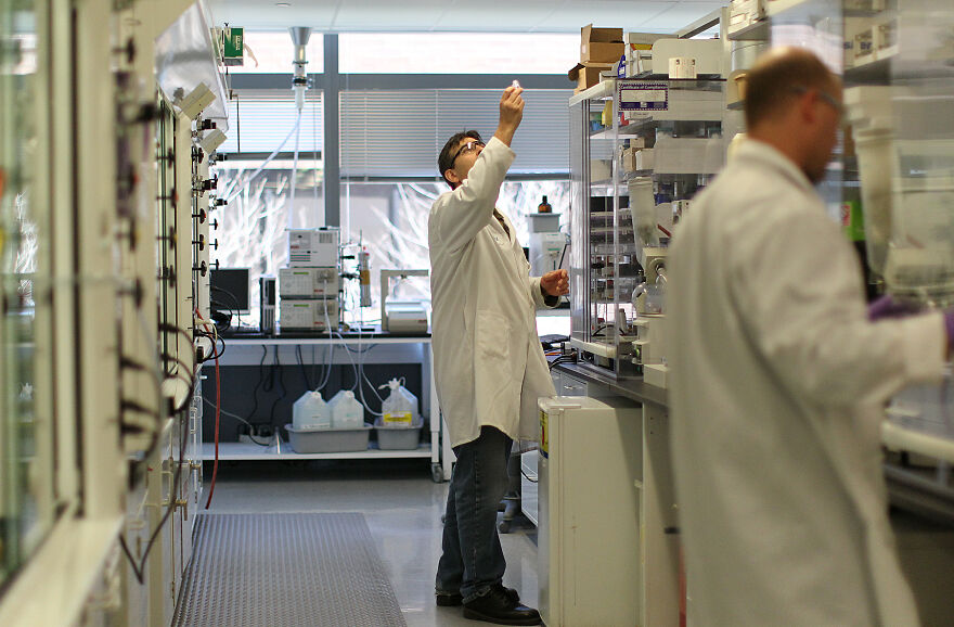 Scientists in a research lab conducting experiments focused on Alzheimer’s research and pharmaceutical development.